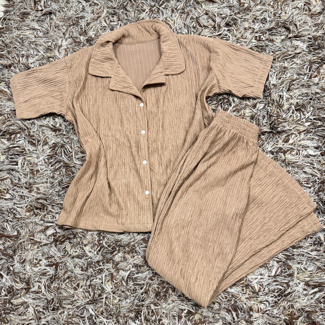 Brown textured set flare pants polo (Category: Sets or Coordinates) located in Pasig City. Submitted by ysa.declutters (Listing ID 1432385455, Image 1). Description: Fresize.