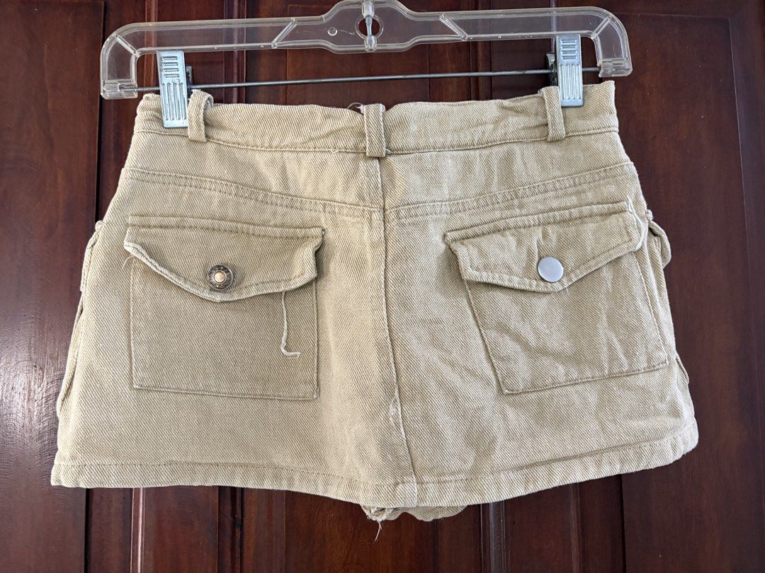 cargo mini skirt (Category: Skirts) located in Las Pinas. Submitted by nylth (Listing ID 1432274005, Image 2). Description: waist: 12.5” length: 10” with shorts inside.