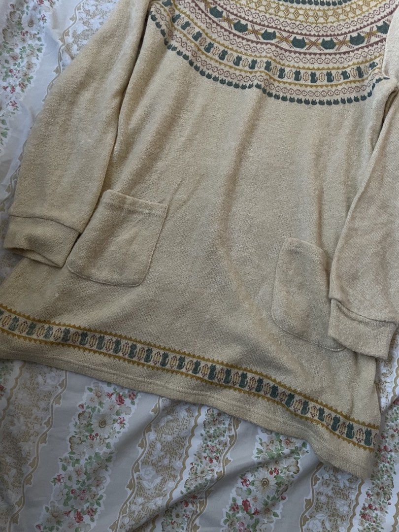 cat granny sweater (Category: Longsleeves) located in Lipa City. Submitted by sincerelyauri (Listing ID 1432307185, Image 3). Description: ⟢ ukay & preloved ⟢ manage your expectations ⟢ no flaws mop: gcash or bank tf loc: lipa city.