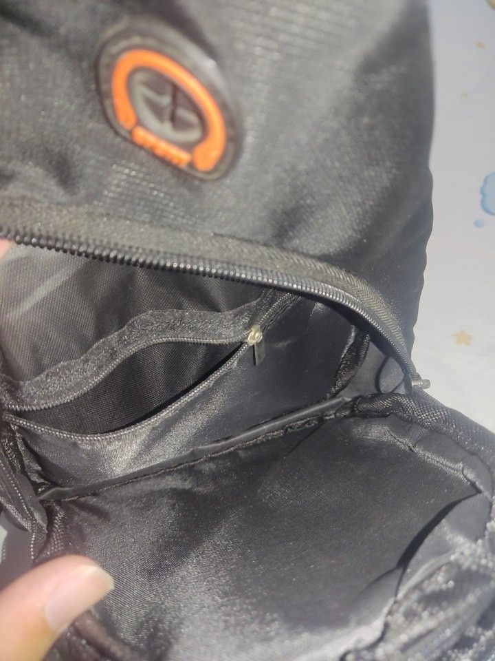 CAT Sling Bag (Category: Sling Bags) located in Manila. Submitted by jackieee_petra (Listing ID 1432370982, Image 3). Description: CAT Sling Bag for sale Price: 149 Decent condition MOP: Gcash, Paymaya COD: J&T, PICK UP, MEET UP LOC: Zaragoza Nueva Ecija RFS: Funds.