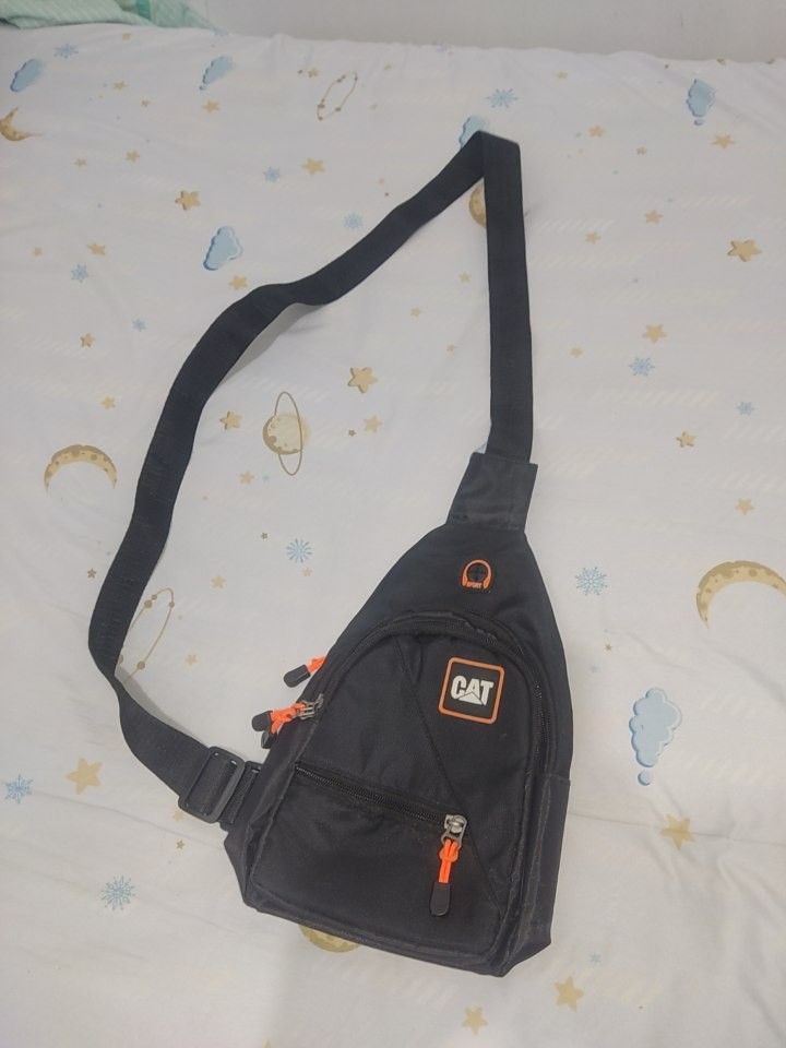 CAT Sling Bag (Category: Sling Bags) located in Manila. Submitted by jackieee_petra (Listing ID 1432370982, Image 1). Description: CAT Sling Bag for sale Price: 149 Decent condition MOP: Gcash, Paymaya COD: J&T, PICK UP, MEET UP LOC: Zaragoza Nueva Ecija RFS: Funds.