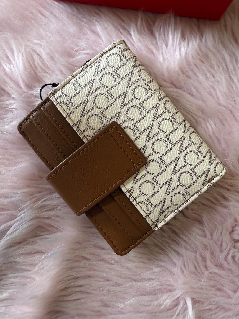 CLN Kayzie Wallet (Category: Luxury Bags & Wallets) located in Cavite. Submitted by mojacky (Listing ID 1432247544, Image 3). Description: Just removed the tag..