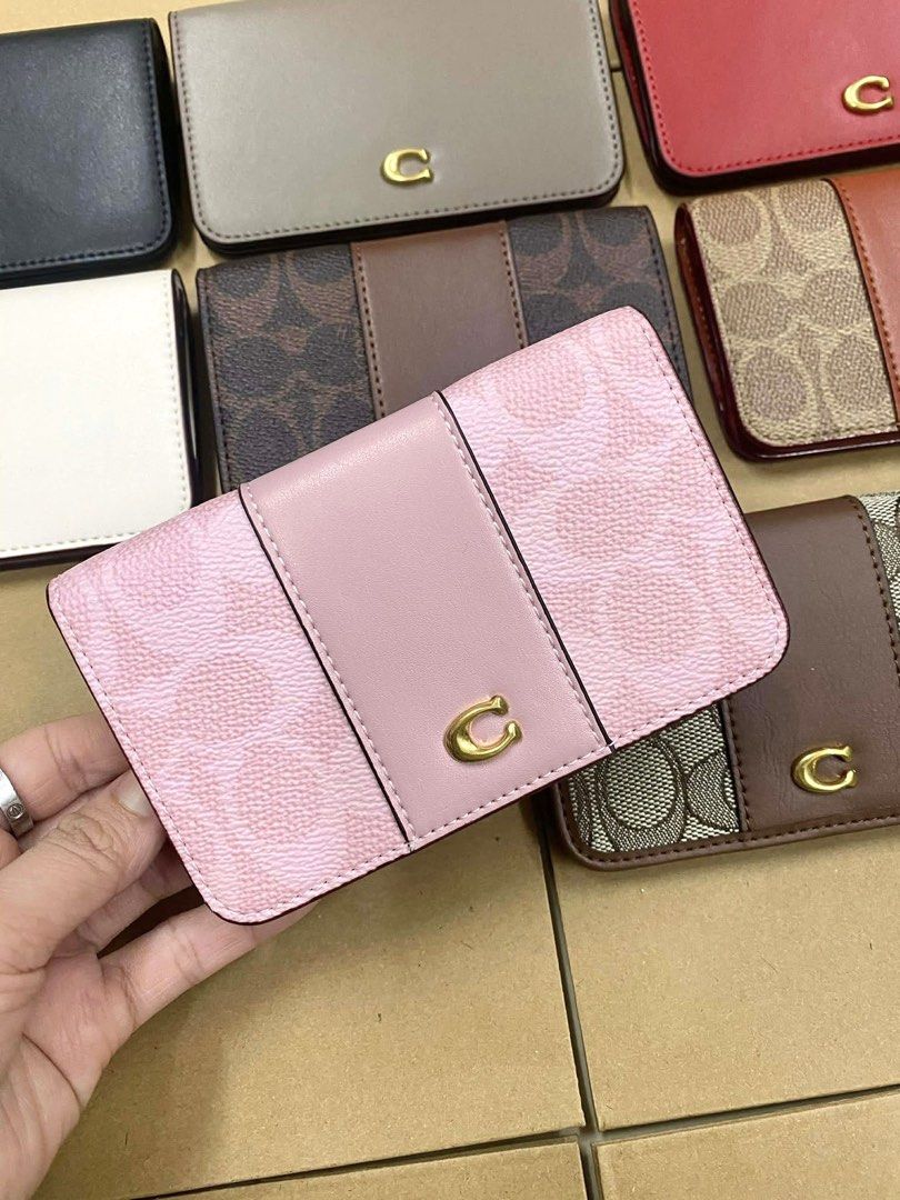 Coach Essential Slim Card Case (Category: Luxury Bags & Wallets) located in Bulacan. Submitted by mykakarizza (Listing ID 1432301680, Image 2). Description: May katerno pangwallet!! ₱1000 only Essential Slim Card Case Complete inclusions paperbag + dustbag + box 📸 Actual pics! 🙋🏻‍♀️.