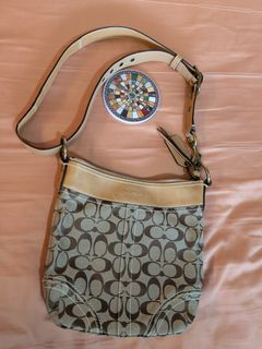 (Category: ) located in . Submitted by goodie2muchshoes (Listing ID 1432277806, Image 1). Description: .