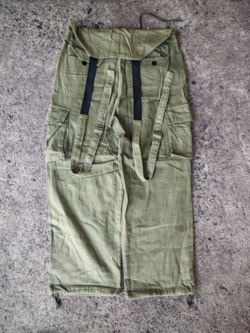 Cocoon Rebirth Cargo Pants (Category: Jeans) located in Manila. Submitted by justmecly (Listing ID 1432315011, Image 2). Description: Size : 18 - 19 (Laid flat) Length : 40-41.