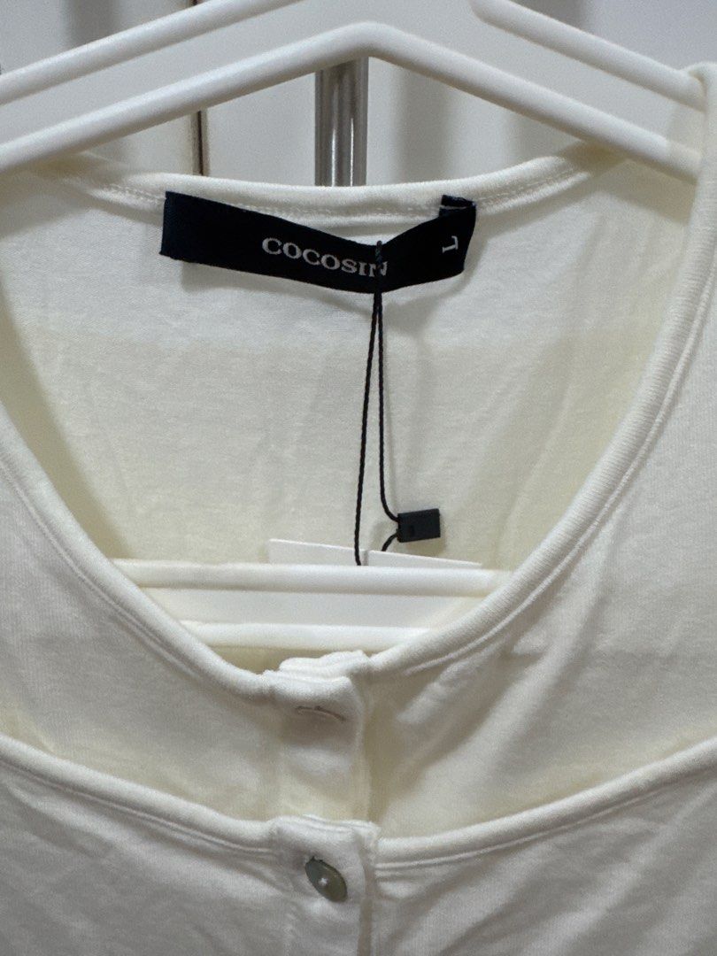 Cocosin Top (Category: Longsleeves) located in Los Banos. Submitted by declutterbycee (Listing ID 1432285431, Image 2). Description: .