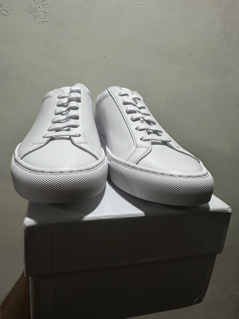 Common Projects Achilles Low White • for pre order (Category: Sneakers) located in Manila. Submitted by levelup0 (Listing ID 1432301679, Image 2). Description: - Common Projects Achilles Low - Color: White - Size: 41 - Includes original box and dust bag - Model number: 1528 41 0506 - Features white laces.