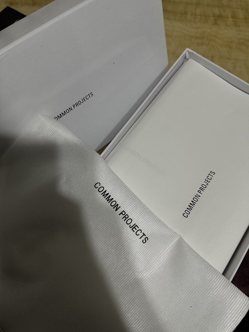 Common Projects Achilles Low White • for pre order (Category: Sneakers) located in Manila. Submitted by levelup0 (Listing ID 1432301679, Image 3). Description: - Common Projects Achilles Low - Color: White - Size: 41 - Includes original box and dust bag - Model number: 1528 41 0506 - Features white laces.