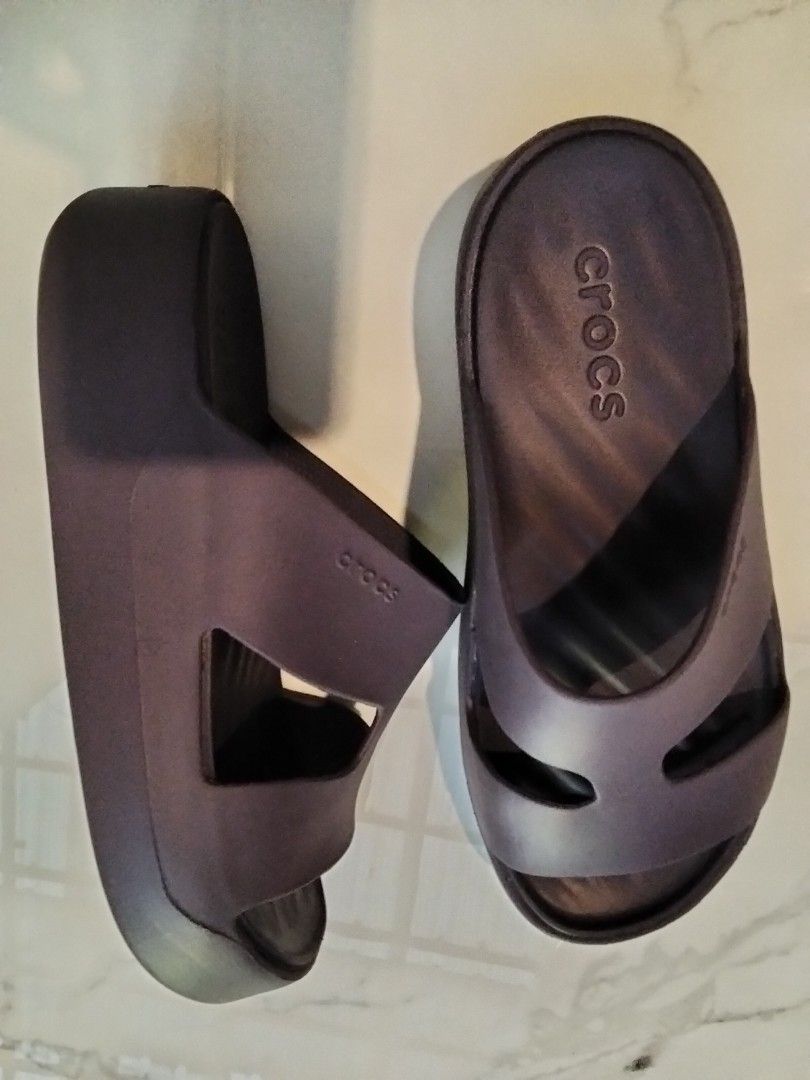 Crocs Getaway Platform H- strap Dark Iris (Category: Flats & Sandals) located in Cainta. Submitted by roweb (Listing ID 1432263579, Image 2). Description: - size: W7 - material: croslite - soft & comfy, perfect for walking - bought for Php 3k+ - used twice, rfs: bought another getaway sandal which I prefer using delivery: sf c/o buyer via lalamove or lbc only mop: gcash bpi.