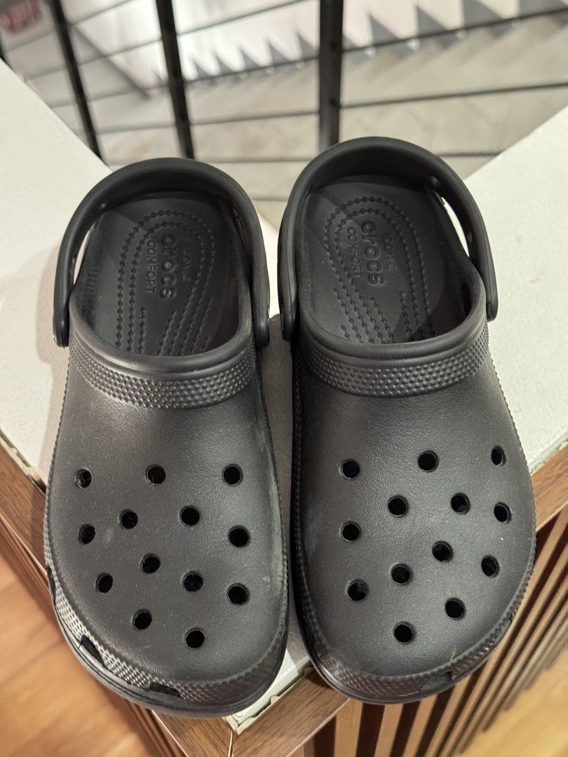 Crocs Women's Classic Platform Clog (Category: Slippers and slides) located in Sablan. Submitted by bag.a.holic.bygaile.ph (Listing ID 1432235464, Image 2). Description: No major flaws please manage expectations linis linis lang po. .
