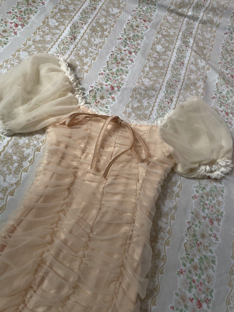 cute puffy fitted dress (Category: Dresses) located in Lipa City. Submitted by sincerelyauri (Listing ID 1432306704, Image 1). Description: ⟢ ukay & preloved ⟢ manage your expectations ⟢ no flaws mop: gcash or bank tf loc: lipa city.