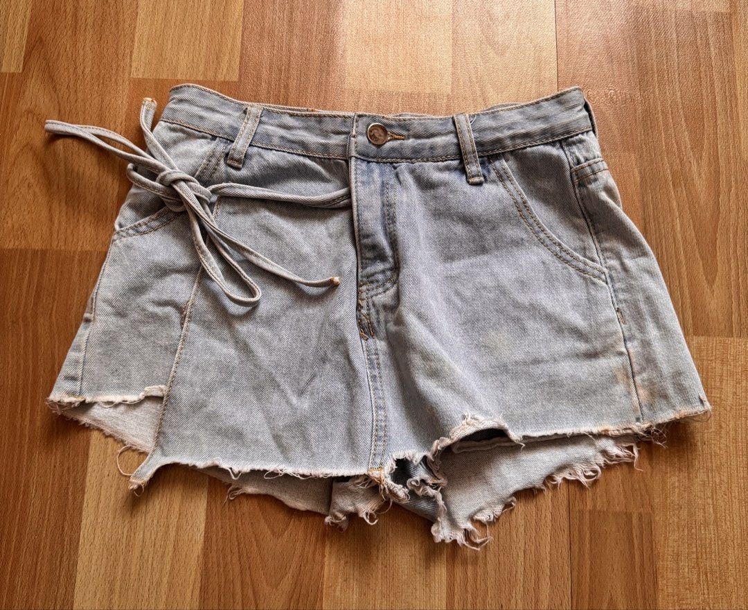Denim Shorts with Tie Detail (Category: Shorts) located in Pasig City. Submitted by shobfinds.ph (Listing ID 1432225183, Image 2). Description: No Brand Color: light washed Style: Skort 📸Attached photo when worn 📏Dimensions (Laid-Flat): Waist: 13 inches Lenght: 10 inches ⚠️Unoticeable flaw: Wear and tear back right pocket 💳Mode of Payment 💙Gcash ❤️BPI 🛵Mode of Delivery: Standard delivery - J&T Express Same day delivery - Grab Express/Lalamov