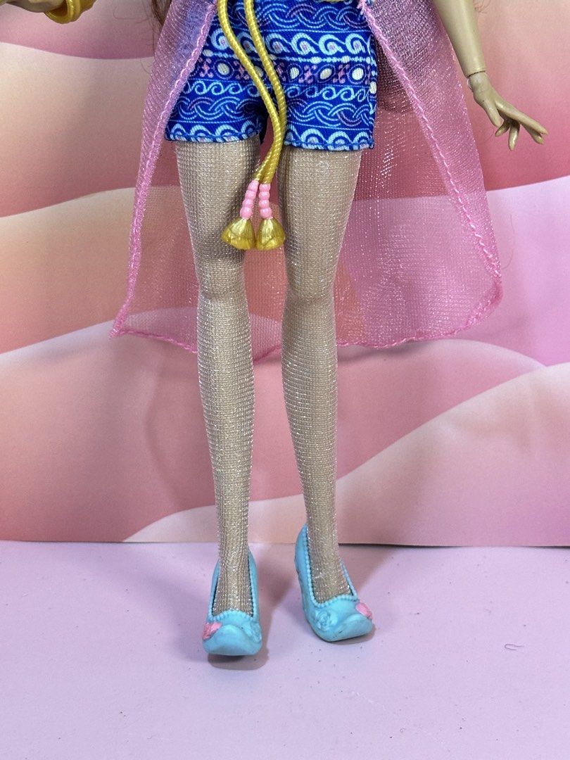 Disney Descendants Audrey Genie Chic Doll (Category: Kids Toys) located in Cebu City. Submitted by danzysdaintydollies (Listing ID 1432331309, Image 3). Description: - Long brown hair with blonde highlights - Pink and blue outfit - Gold accessories (earrings, bracelet, necklace) - Blue shoes - Matching headband - Pink sheer overcoat - Blue patterned shorts.