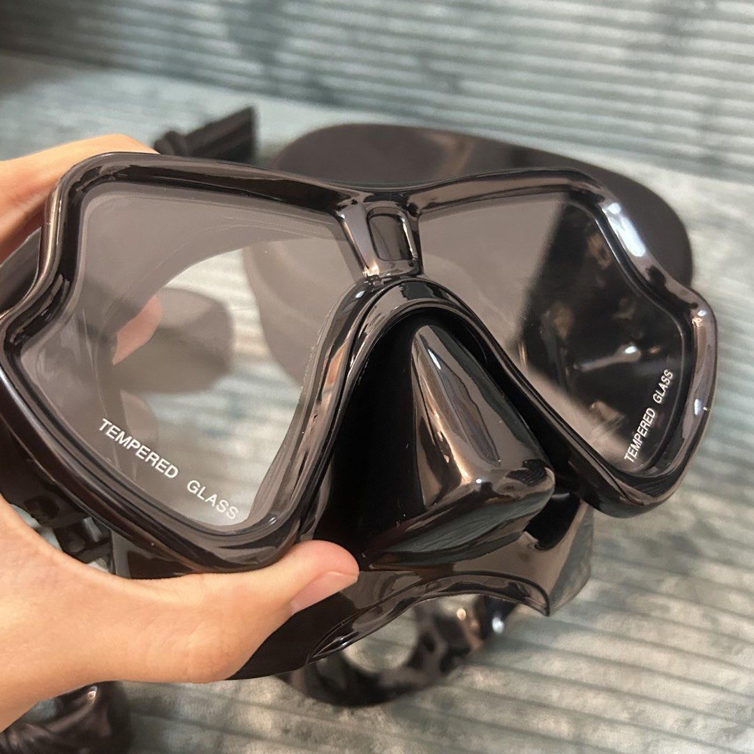 Diving Mask Black Snorkel Set Tempered Glass (Category: Water Sports) located in Cavite. Submitted by _schmyla (Listing ID 1432313863, Image 2). Description: - Complete black snorkel set - Includes mask, snorkel, and carrying case - Mask features tempered glass - Comfortable mask design - Curved snorkel for easy breathing - Ideal for snorkeling or diving.