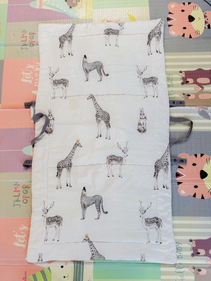 DONO & DONO Bed Bag (Category: Children's Beds) located in Bacoor. Submitted by darklab_project (Listing ID 1432310740, Image 1). Description: .