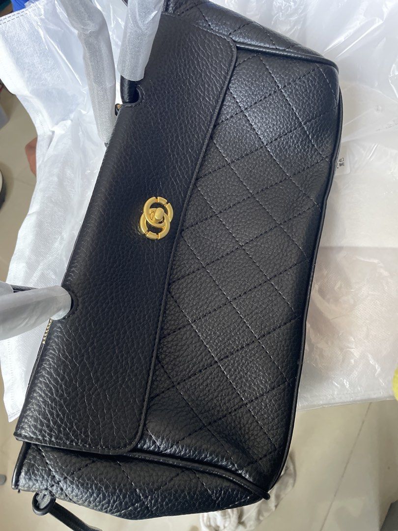 Drawstring bag (Category: Shoulder Bags) located in Singapore. Submitted by Jassslin72 (Listing ID 1428894669, Image 5). Description: Like new milk tea colour drawstring bag. A little chip on the side logo. Black shoulder bag is brand new and selling at $88.
