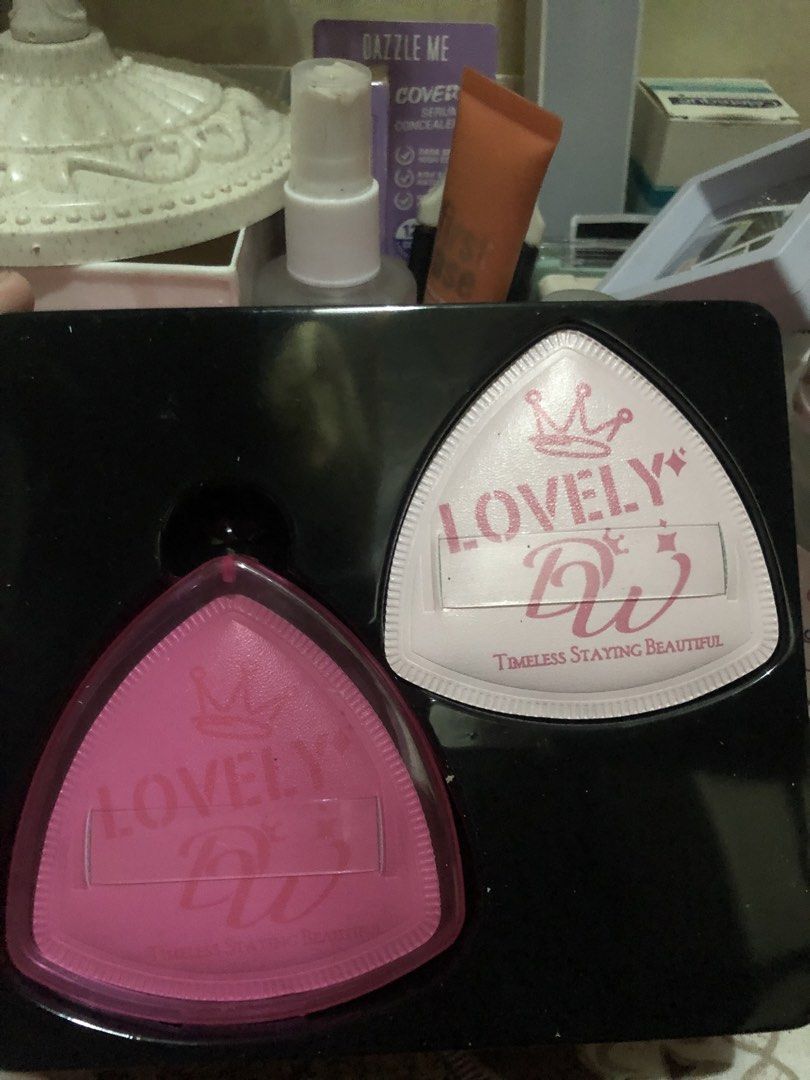 DW powder puff (Category: Makeup) located in Manila. Submitted by dedios_cristine (Listing ID 1432310472, Image 2). Description: .