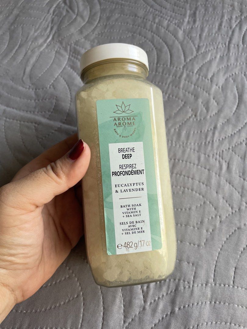 Eucalyptus Lavander Bath Soak (Category: Bath) located in Makati City. Submitted by glamorous_finds (Listing ID 1432237468, Image 2). Description: Eucalyptus Lavander Bath Soak This is a bath soak from Bath & Body Works under their Aromatherapy (Aroma Arôme) line. The variant is called “Breathe Deep”, infused with eucalyptus and lavender. It contains sea salt and Vitamin E, designed to: • Help relax your body and mind • Soothe tired muscles • Cre