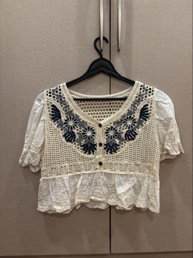 Floral Crochet Embroidered Top (Category: Sleeveless) located in Malabon City. Submitted by camsterdam (Listing ID 1432215215, Image 1). Description: 💕Worn once 💕Width = 17 inches|Length = 17.5 inches 💕Payment first Message me for more inquiries☺️.