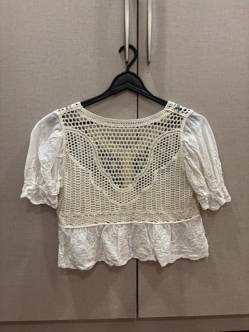 Floral Crochet Embroidered Top (Category: Sleeveless) located in Malabon City. Submitted by camsterdam (Listing ID 1432215215, Image 2). Description: 💕Worn once 💕Width = 17 inches|Length = 17.5 inches 💕Payment first Message me for more inquiries☺️.