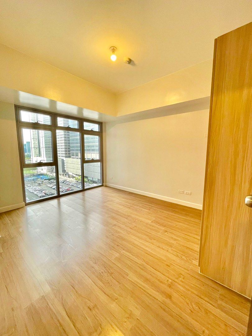 FOR SALE - 1BR IN PARK TRIANGLE BGC (Category: Apartments & Condos) located in Manila. Submitted by bon.eric (Listing ID 1432322823, Image 2). Description: FOR SALE 🏙️ PARK TRIANGLE RESIDENCES 📍Bgc ✔️1BR ✔️ 59 sq.m ✔️ Lower Floor ✔️ Facing Bgc ✅ Selling price:₱16,500,000 👉 Gross 👉 P279,661/sqm.