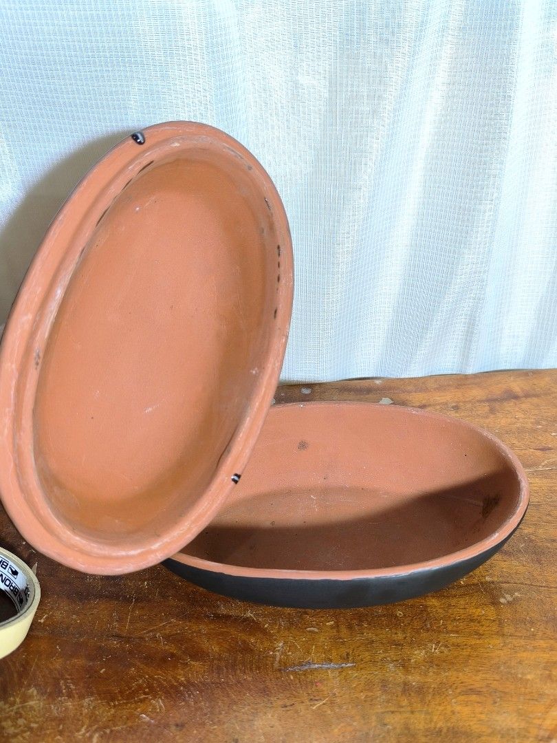 Graceramic Sweet Potato Baker (Category: Bakeware) located in Pangil. Submitted by kopee_matcha (Listing ID 1432284498, Image 2). Description: Size : 8.5" x 5.5" This product is a Kakusee Graceramic ceramic sweet potato roasting pot (model GC-04) designed for cooking baked potatoes in a microwave..