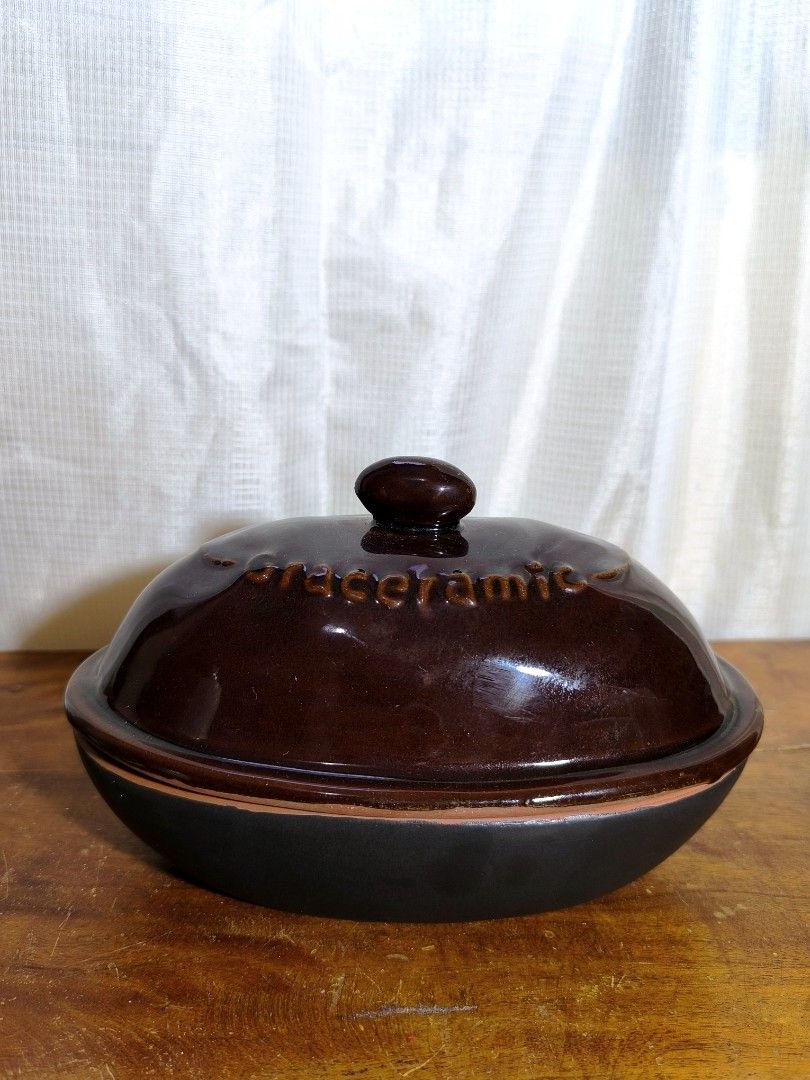 Graceramic Sweet Potato Baker (Category: Bakeware) located in Pangil. Submitted by kopee_matcha (Listing ID 1432284498, Image 1). Description: Size : 8.5" x 5.5" This product is a Kakusee Graceramic ceramic sweet potato roasting pot (model GC-04) designed for cooking baked potatoes in a microwave..
