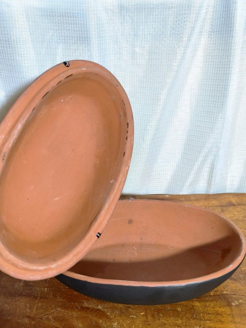 Graceramic Sweet Potato Baker (Category: Bakeware) located in Pangil. Submitted by kopee_matcha (Listing ID 1432284498, Image 3). Description: Size : 8.5" x 5.5" This product is a Kakusee Graceramic ceramic sweet potato roasting pot (model GC-04) designed for cooking baked potatoes in a microwave..