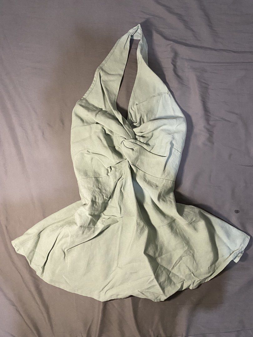 Green Halter Top (Category: Sleeveless) located in Manila. Submitted by dodoheeee (Listing ID 1432339172, Image 1). Description: - Halter top with a unique twisted front. - Flattering silhouette and comfortable fit. - Soft green color. - Versatile for casual or dressed-up looks. - Pairs well with skirts, shorts, or pants..