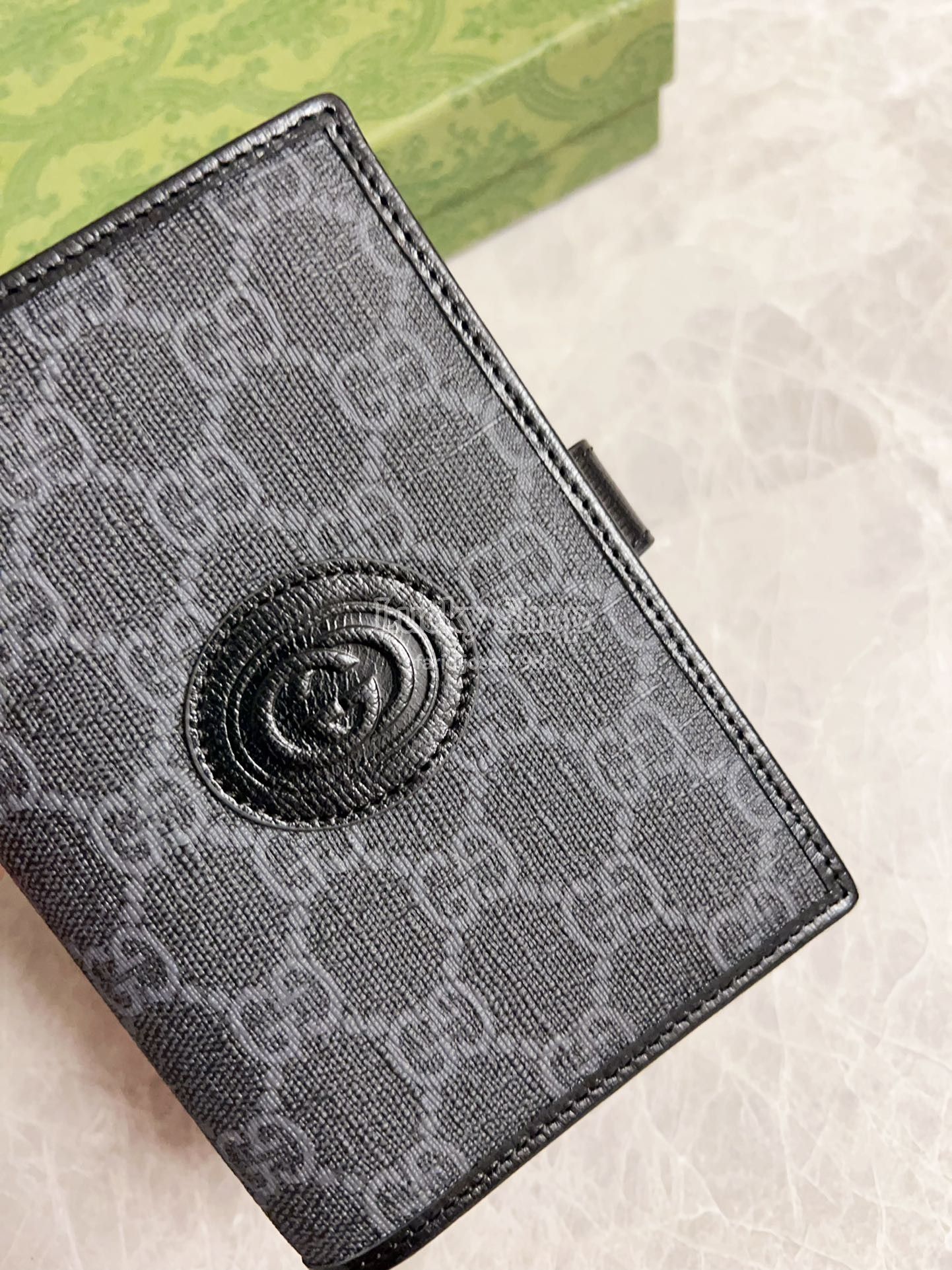 全新🌸 Gucci 卡包護照夾 棕色 黑pvc 尺寸：寬10.5x高14.5, 女裝, 手袋及銀包, 長銀包 - Carousell