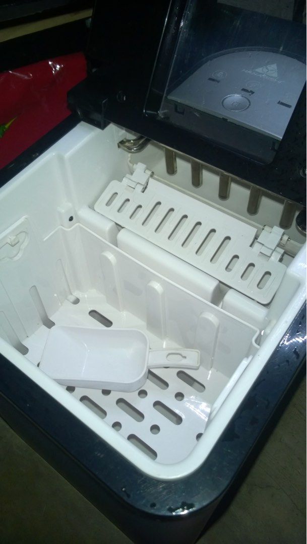 Hanabishi ICE Maker (Category: Refrigerators and Freezers) located in Binangonan. Submitted by r0nb1nt5cat5co (Listing ID 1432361774, Image 2). Description: Selling this Hanabishi Ice Maker Purchased 2 years ago for 8,500. Has some scratches and still working in order..