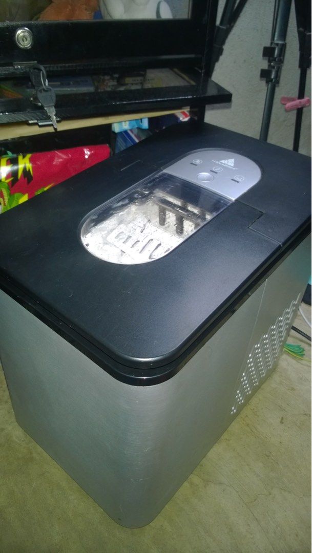 Hanabishi ICE Maker (Category: Refrigerators and Freezers) located in Binangonan. Submitted by r0nb1nt5cat5co (Listing ID 1432361774, Image 1). Description: Selling this Hanabishi Ice Maker Purchased 2 years ago for 8,500. Has some scratches and still working in order..