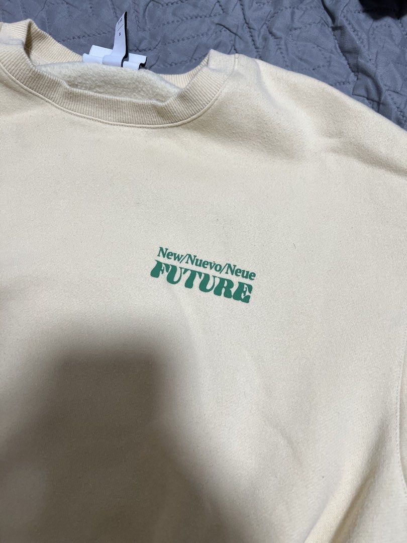 H&M Relaxed Fit Sweatshirt (Category: Hoodies) located in San Juan City. Submitted by juuli6nn (Listing ID 1432248871, Image 3). Description: - H&M cream yellow-colored sweatshirt - Size: Medium - Relaxed fit Price: 400 Negotiable Can do meetups/lalamove.
