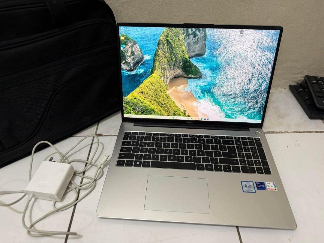 HUAWEI MATEBOOK D16 2024 (Category: Laptops & Notebooks) located in Manila. Submitted by happyearth.953a15 (Listing ID 1432386462, Image 1). Description: HUAWEI MATEBOOK D16 2024 I9 13th gen Intel iris XE graphics 16gb ram 1TB nvme storage Windows 11 pro OS Unit with type C charger May maliit dent lang sa right corner kita sa photo No issue sa performance. ✅ Selling price 💸 28,500 Location: San Andres bukid manila Pick up or meet up.