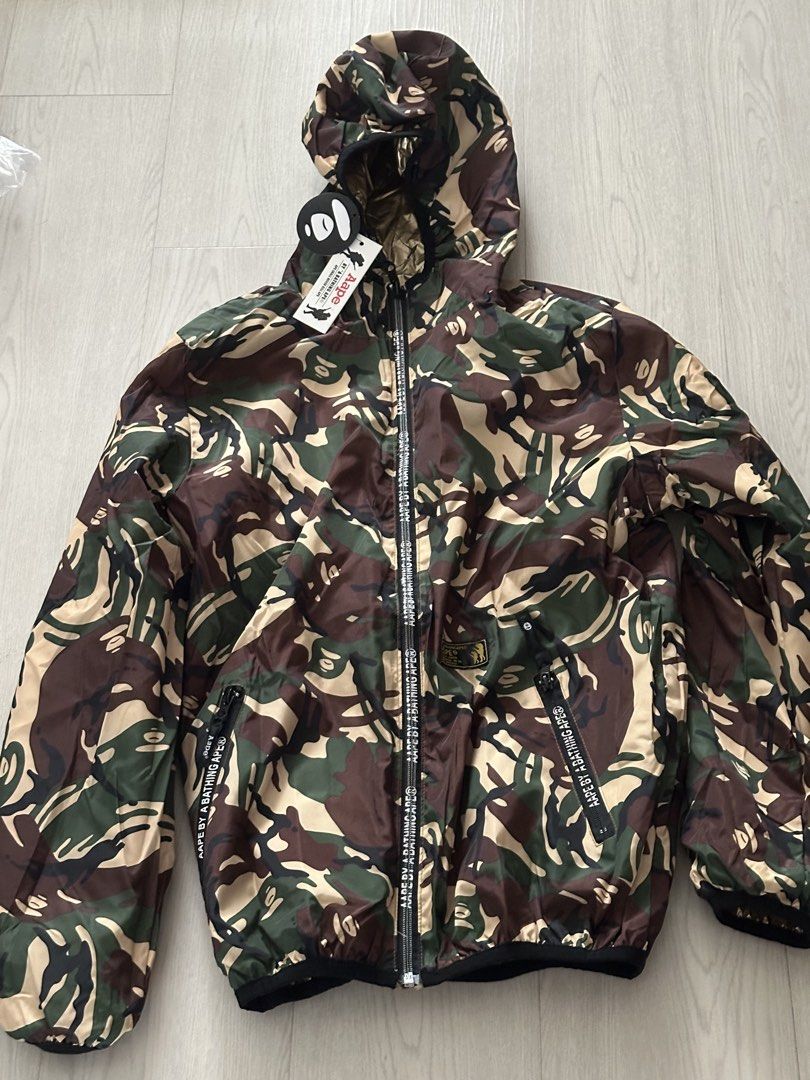 Jacket (Category: Coats, Jackets and Outerwear) located in Singapore. Submitted by lch1816 (Listing ID 1432277574, Image 3). Description: Total brand new (2 way jacket) please look at the listing pictures .