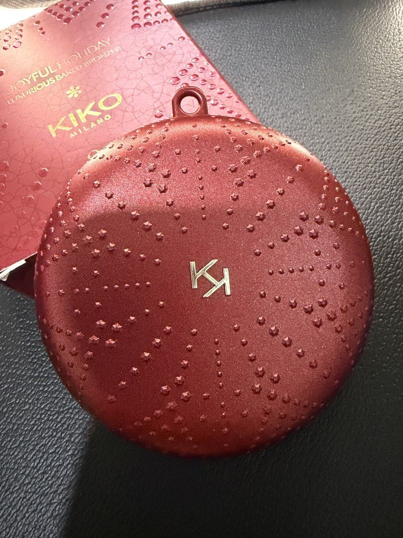 Kiko Milano Joyful Holiday Baked Bronzer (Category: Makeup) located in Manila. Submitted by gracea046 (Listing ID 1432232979, Image 2). Description: Kiko Milano Joyful Holiday Luxurious Baked Bronzer - Swatched only - RFS: Too light for my skintone More description: - Golden-brown shade for a radiant look - Elegant red compact with mirror - Textured, festive packaging - Net weight: 7.5g / 0.26 oz.