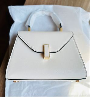 (Category: ) located in . Submitted by cyecloset (Listing ID 1432225247, Image 1). Description: .