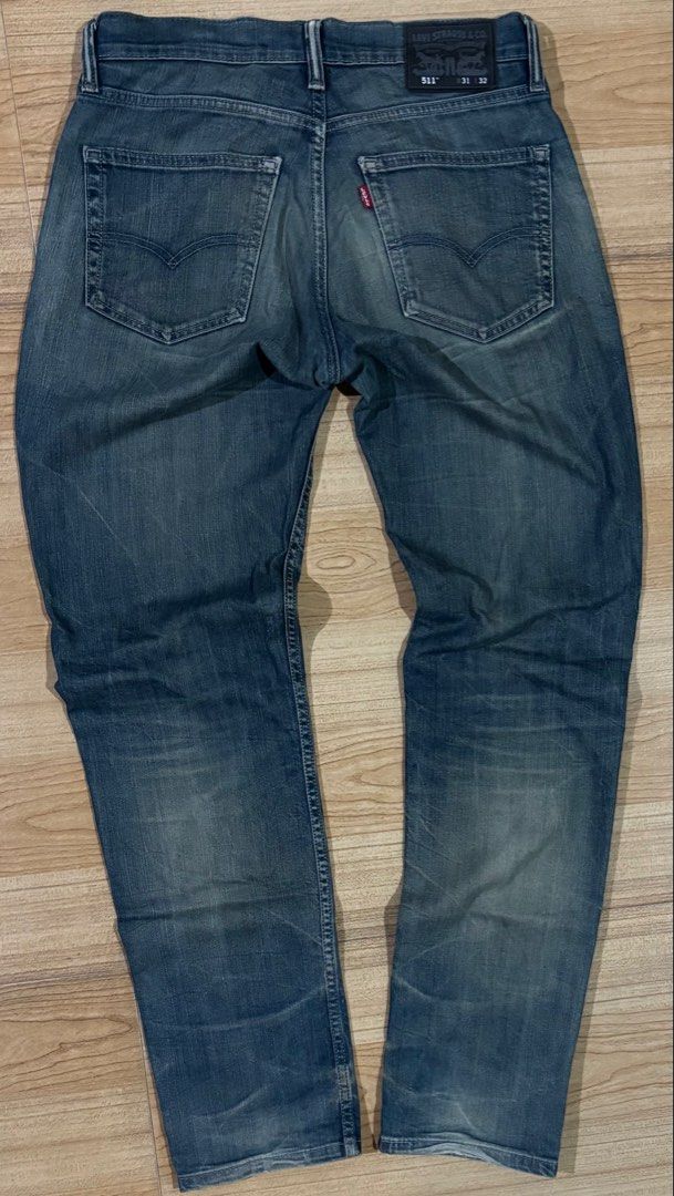 Levi’s 511 Slim Fit Denim 👖 (Category: Jeans) located in Hermosa. Submitted by breestyle (Listing ID 1432353137, Image 3). Description: • Size: W31 L32 • Slim fit (511) • Good used condition • With natural fading & distress (knee area) • No major flaws (no hidden damage) 📏 Measurements: • Waist: 31” • Length: 42” • Leg opening: 7” 💰 Price: ₱599 (negotiable) 📦 Shipping via J&T.