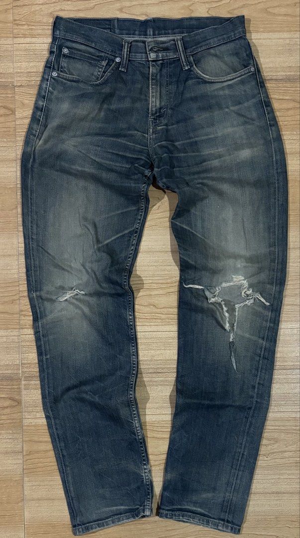 Levi’s 511 Slim Fit Denim 👖 (Category: Jeans) located in Hermosa. Submitted by breestyle (Listing ID 1432353137, Image 1). Description: • Size: W31 L32 • Slim fit (511) • Good used condition • With natural fading & distress (knee area) • No major flaws (no hidden damage) 📏 Measurements: • Waist: 31” • Length: 42” • Leg opening: 7” 💰 Price: ₱599 (negotiable) 📦 Shipping via J&T.