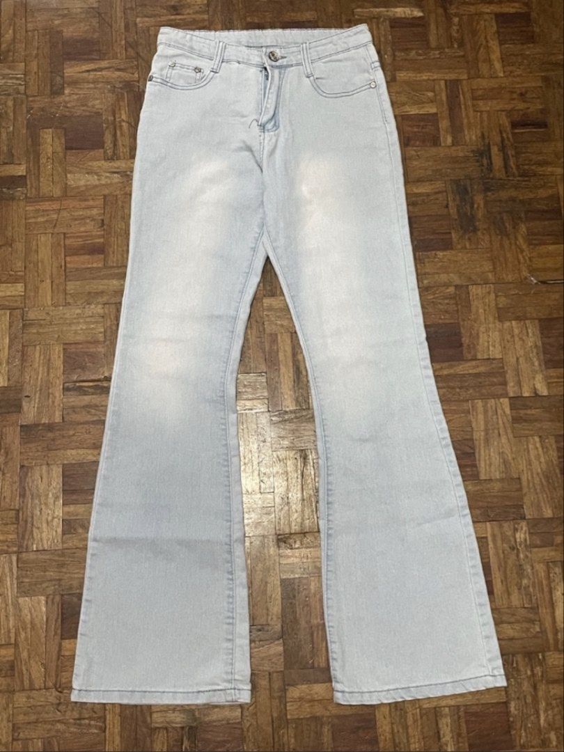 light blue flared jeans (Category: Jeans) located in Las Pinas. Submitted by nylth (Listing ID 1432273062, Image 2). Description: bought on tiktok size 26 length: 39.5 in.