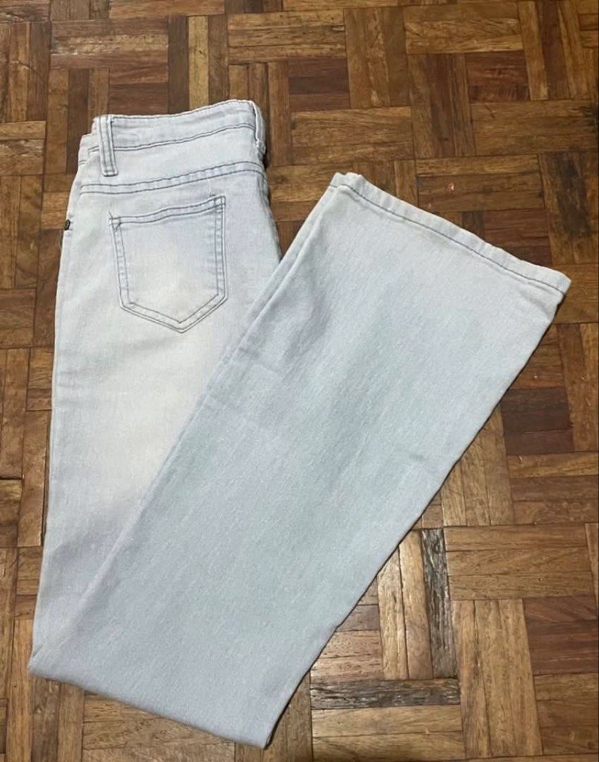 light blue flared jeans (Category: Jeans) located in Las Pinas. Submitted by nylth (Listing ID 1432273062, Image 3). Description: bought on tiktok size 26 length: 39.5 in.