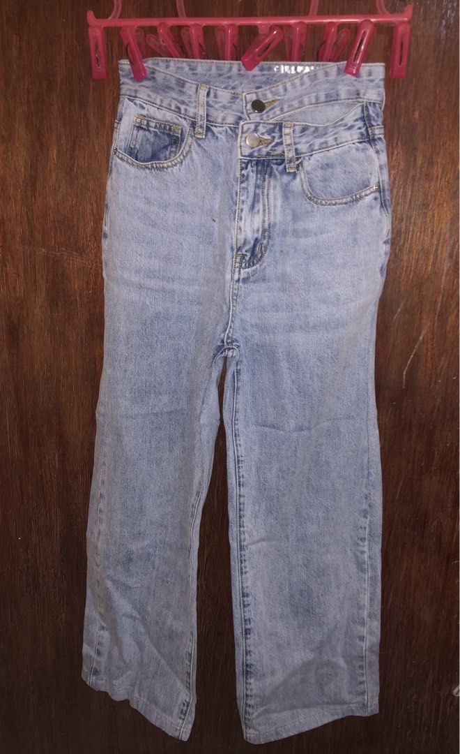Light Wash Denim Jeans (S–M) – Double Button (Category: Jeans) located in Manila. Submitted by decluttermt (Listing ID 1432237609, Image 1). Description: ✨ Light Wash Denim Jeans (S–M) – Double Button ✨ •Size: Small to Medium (fits waist 24–28, adjustable) •Needs a little iron •Color may vary due to lighting! :) •IT IS EXCELLENT CONDITION I SWEAR GUYSS!! •Style: casual everyday fit •Color: Light wash denim 💙 •Feature: Double button detail (extra