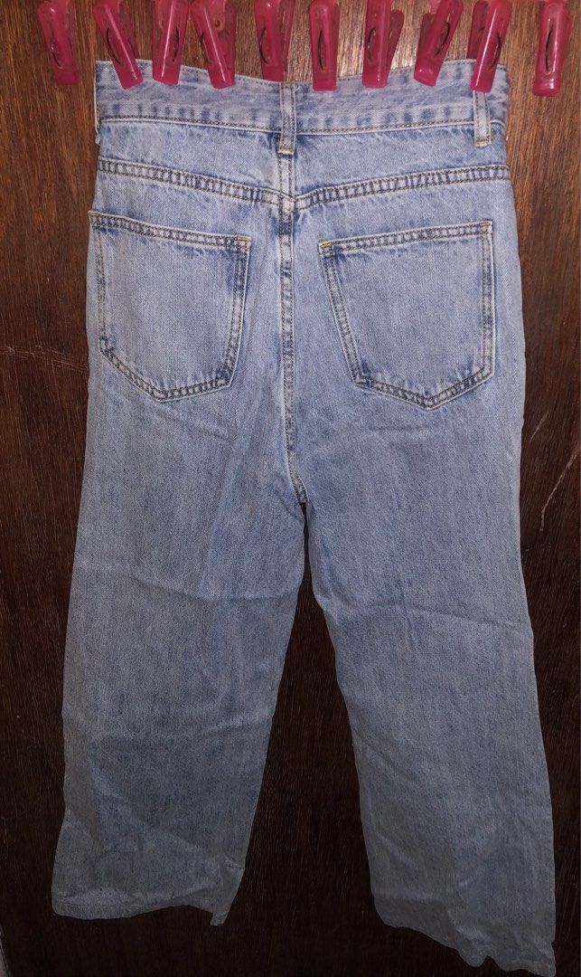 Light Wash Denim Jeans (S–M) – Double Button (Category: Jeans) located in Manila. Submitted by decluttermt (Listing ID 1432237609, Image 2). Description: ✨ Light Wash Denim Jeans (S–M) – Double Button ✨ •Size: Small to Medium (fits waist 24–28, adjustable) •Needs a little iron •Color may vary due to lighting! :) •IT IS EXCELLENT CONDITION I SWEAR GUYSS!! •Style: casual everyday fit •Color: Light wash denim 💙 •Feature: Double button detail (extra