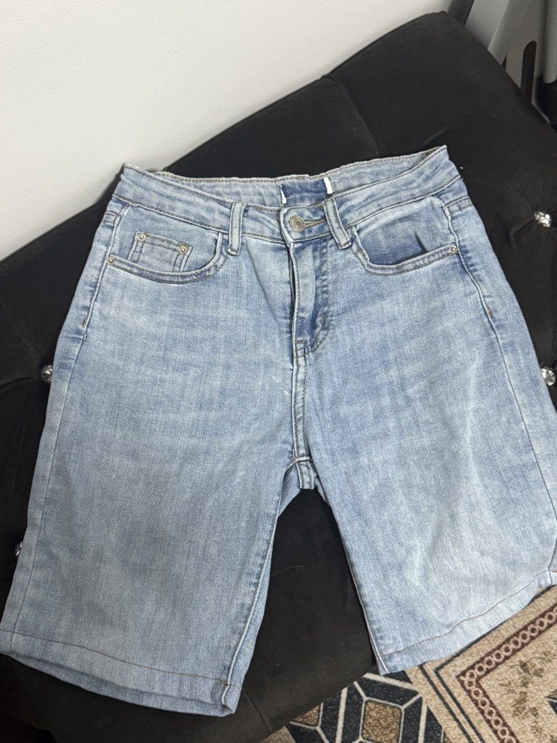 Light Wash Denim Shorts/Jorts (Category: Shorts) located in Santa Rosa. Submitted by gazelstuffs (Listing ID 1432284603, Image 2). Description: Light Wash DenimShorts/Jorts - W27, L19 - above the knee - soft denim - button and zipper closure - regular fit - no issues loc 📍: santa rosa city, laguna.