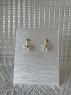 Pearl Earrings, Women's Fashion, Jewelry & Organisers, Earrings on ...