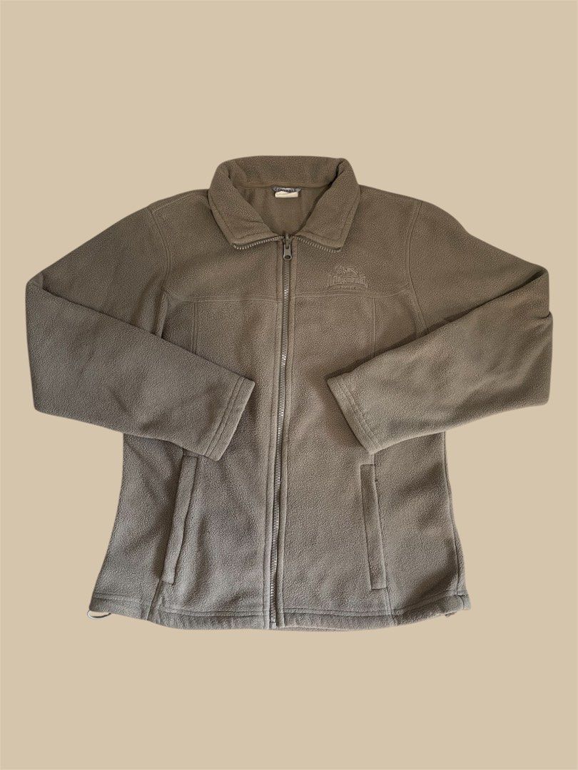 Lonsdale Fleece Jacket - Medium (Category: Coats, Jackets and Outerwear) located in Manila. Submitted by commonselection (Listing ID 1432245259, Image 2). Description: Lonsdale Medium 24x18 Rfs: Decluttering.