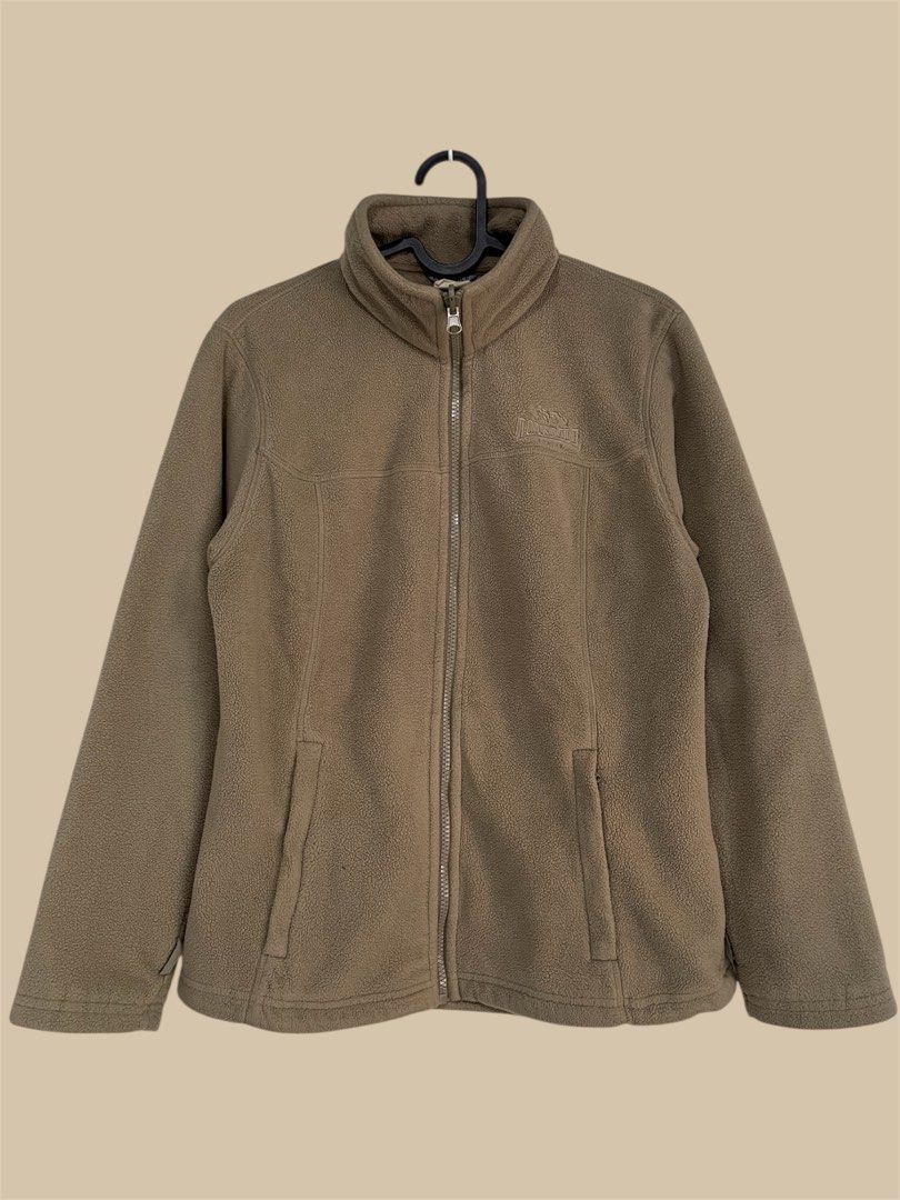 Lonsdale Fleece Jacket - Medium (Category: Coats, Jackets and Outerwear) located in Manila. Submitted by commonselection (Listing ID 1432245259, Image 1). Description: Lonsdale Medium 24x18 Rfs: Decluttering.