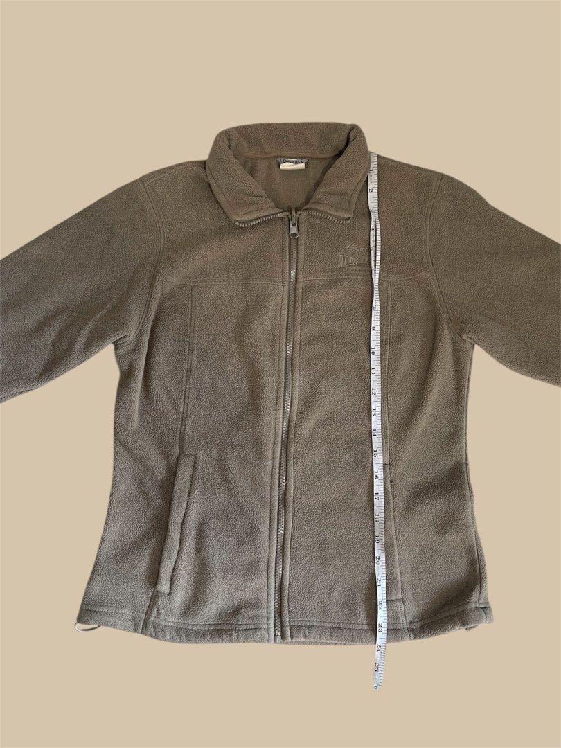 Lonsdale Fleece Jacket - Medium (Category: Coats, Jackets and Outerwear) located in Manila. Submitted by commonselection (Listing ID 1432245259, Image 3). Description: Lonsdale Medium 24x18 Rfs: Decluttering.