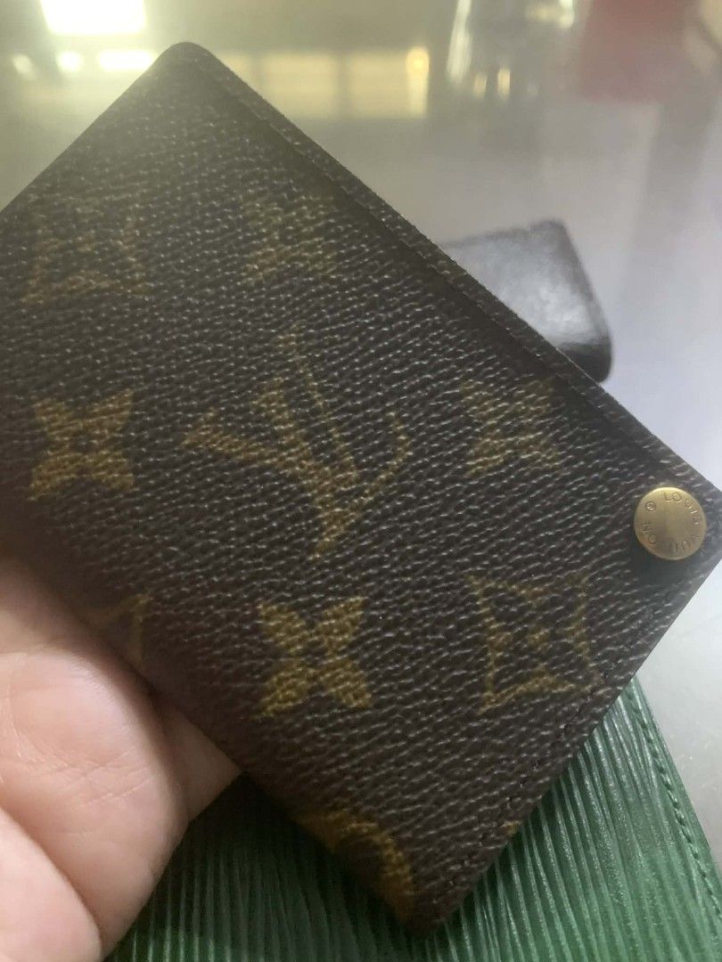 Louis Vuitton Key Holder (Category: Luxury Bags & Wallets) located in Quezon City. Submitted by ukaybag.ph09 (Listing ID 1432241740, Image 2). Description: - Authentic Louis Vuitton key holder - Classic monogram canvas - Snap closure - Includes key rings - Made in France - Keeps your keys organized - Stylish and practical accessory.