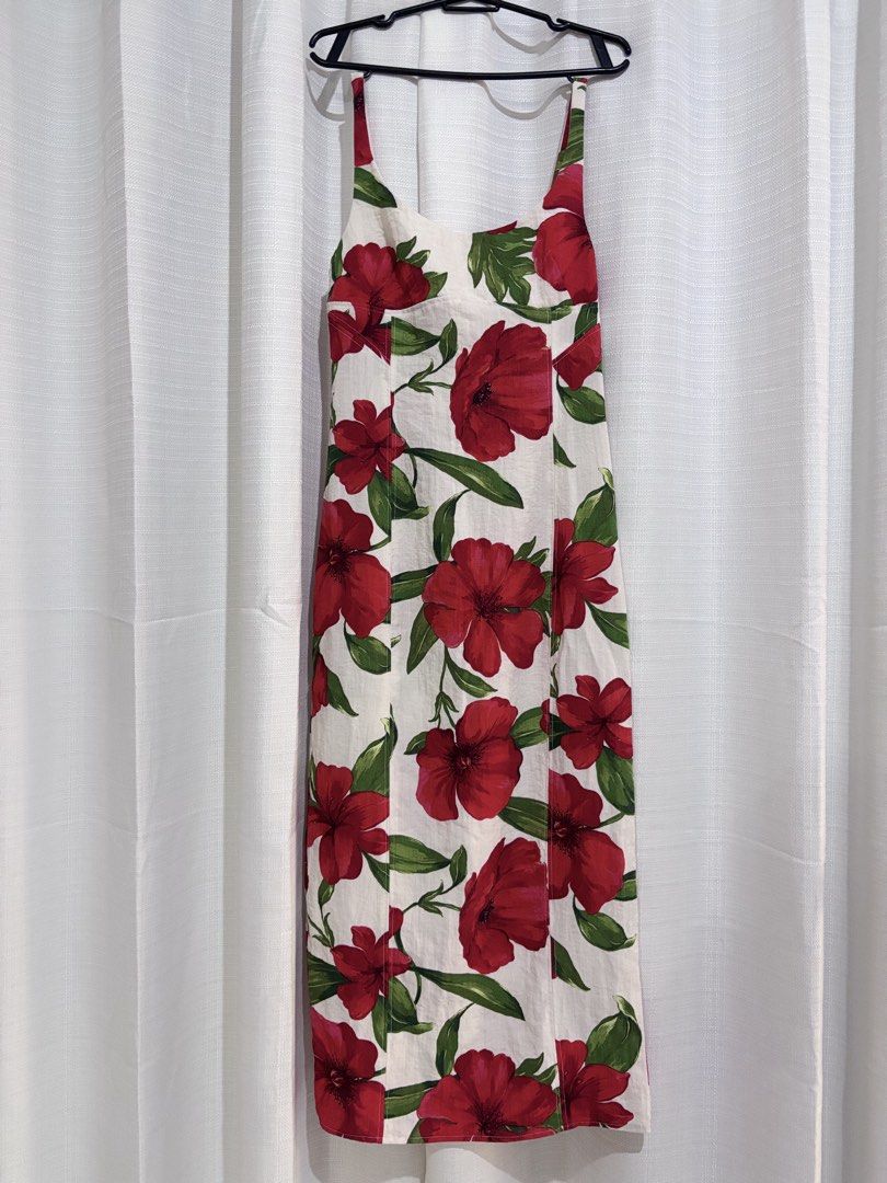 Mango Red Floral Maxi Dress (Category: Dresses) located in Bulacan. Submitted by sum1scloset (Listing ID 1432239419, Image 1). Description: SERIOUS BUSINESS ONLY, PLEASE. THOSE WHO WILL WASTE MY TIME WILL BE BLOCKED. closet clean-up to create space for a more sustainable lifestyle 💟 • most pieces are in xxs–xs, with only a few in s • all items are well taken care of and properly stored — i treat my clothes like babies 🤭 • actual photos are alre